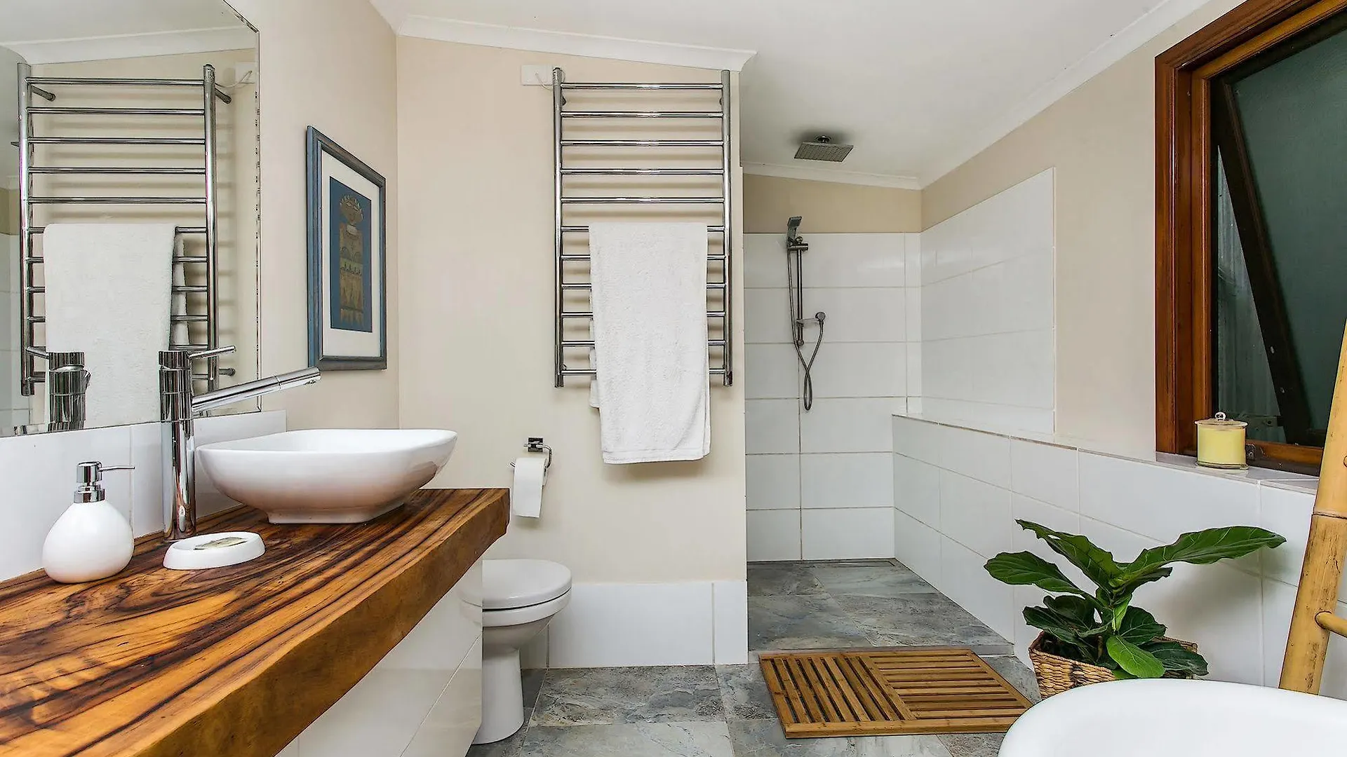 Bottlebrush Cottage 바이런베이